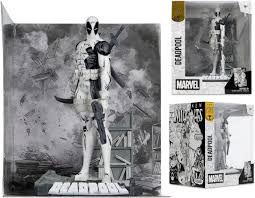 Mcfarlane Statues- Deadpool (Gold Label)